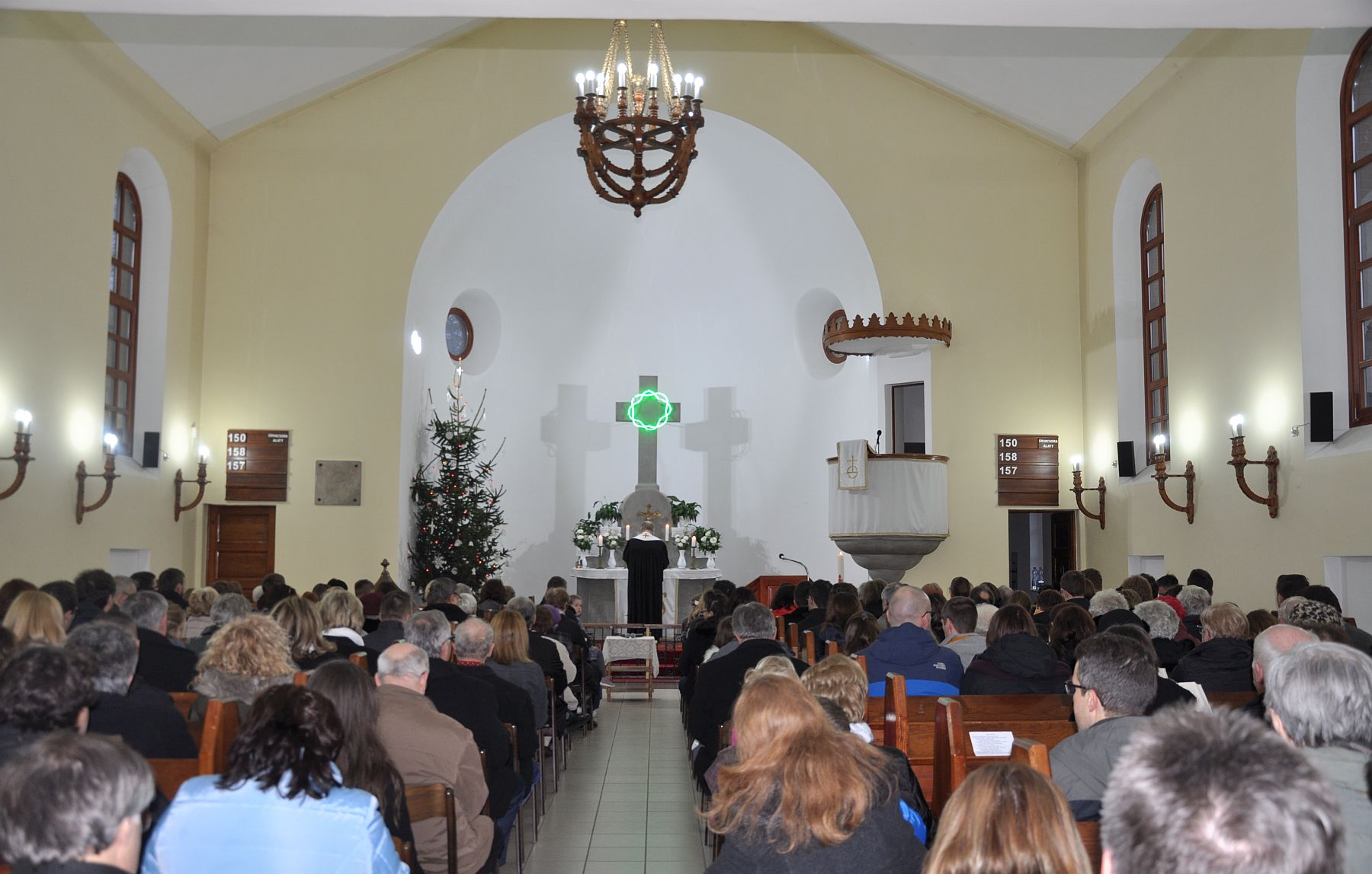 Istentisztelet szenteste délutánján az evangélikus templomban